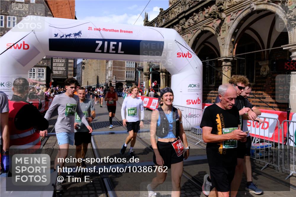 13.09.2026 - 21. swb-Marathon Bremen Tim E. http://msf.ph/oto/10386762 13.09.2026 13:26:23 Ziel 1896, 2062, 2666, 2708, 3248, 3516, 4067, 4476, 4723, 4724, 5558, 5701, 5854, 5906, 6605, 6886, 7638, 8361, 8592, 8635, 9266, 9794 meine-sportfotos.de