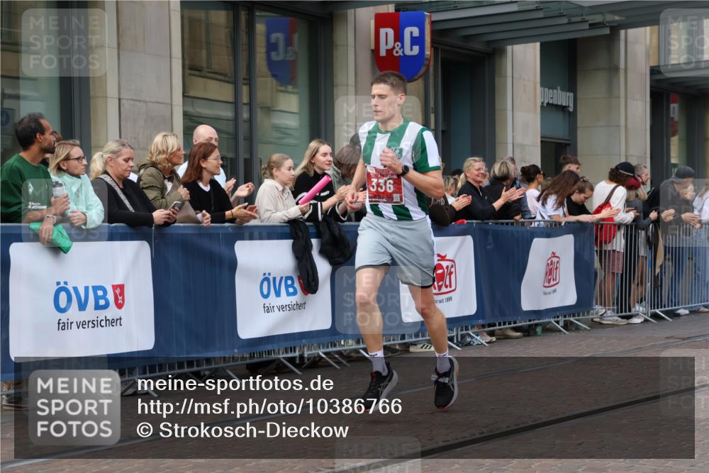 13.09.2026 - 21. swb-Marathon Bremen Strokosch-Dieckow http://msf.ph/oto/10386766 13.09.2026 12:54:13 Ziel 1020, 1256, 1629, 5160, 6112, 9399, 9617 meine-sportfotos.de