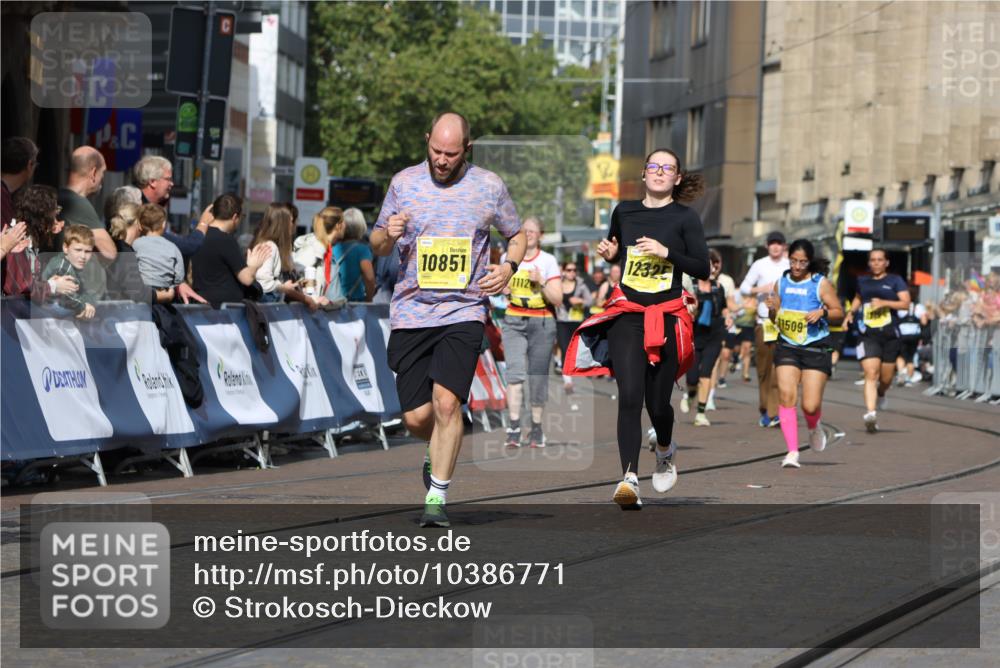 13.09.2026 - 21. swb-Marathon Bremen Strokosch-Dieckow http://msf.ph/oto/10386771 13.09.2026 11:08:19 Ziel 10139, 10404, 10493, 10660, 10674, 10767, 10859, 10937, 11044, 11378, 11404, 11659, 11831, 11833, 11958, 12024, 12031, 12066, 12160, 12248, 12384, 12389, 12511, 12512, 10229, 11065, 11124, 11509, 11560, 11561, 11678, 11888, 11968, 12073, 12164, 12315, 12410, 12516 meine-sportfotos.de