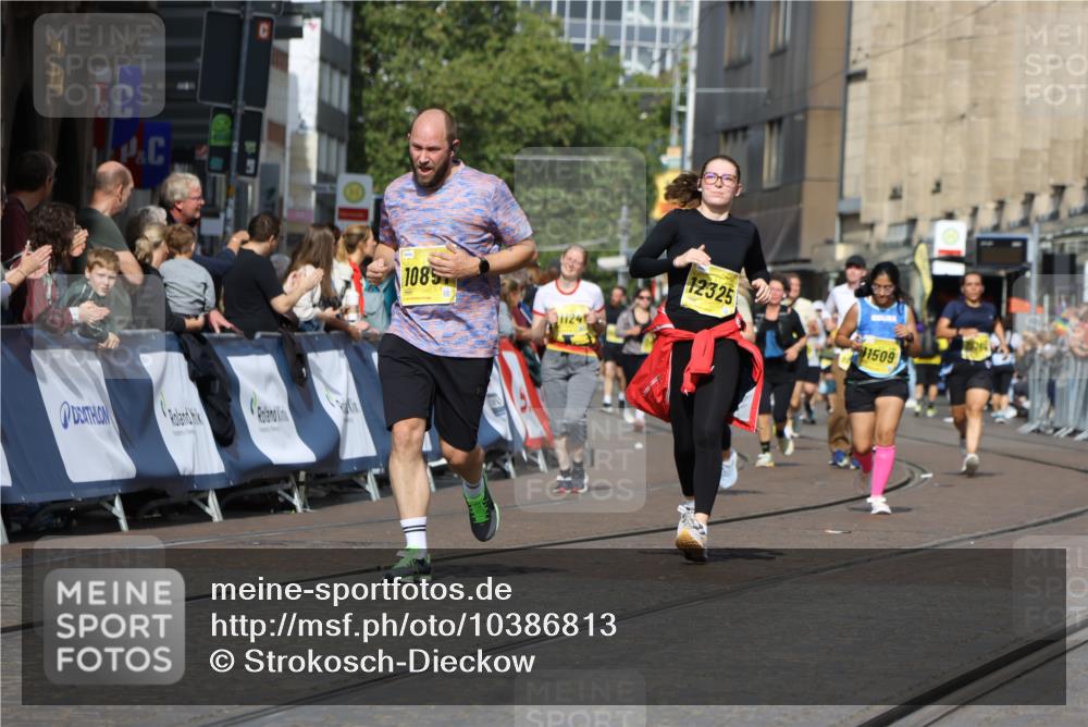 13.09.2026 - 21. swb-Marathon Bremen Strokosch-Dieckow http://msf.ph/oto/10386813 13.09.2026 11:08:19 Ziel 10139, 10404, 10493, 10660, 10674, 10767, 10859, 10937, 11044, 11378, 11404, 11659, 11831, 11833, 11958, 12024, 12031, 12066, 12160, 12248, 12384, 12389, 12511, 12512, 10229, 11065, 11124, 11509, 11560, 11561, 11678, 11888, 11968, 12073, 12164, 12315, 12410, 12516 meine-sportfotos.de