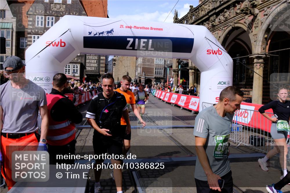 13.09.2026 - 21. swb-Marathon Bremen Tim E. http://msf.ph/oto/10386825 13.09.2026 13:26:26 Ziel 1896, 2062, 2666, 3248, 3516, 3983, 4476, 4723, 4724, 5558, 5854, 5906, 5934, 6605, 6886, 8361, 8592, 8635, 9266, 9794 meine-sportfotos.de