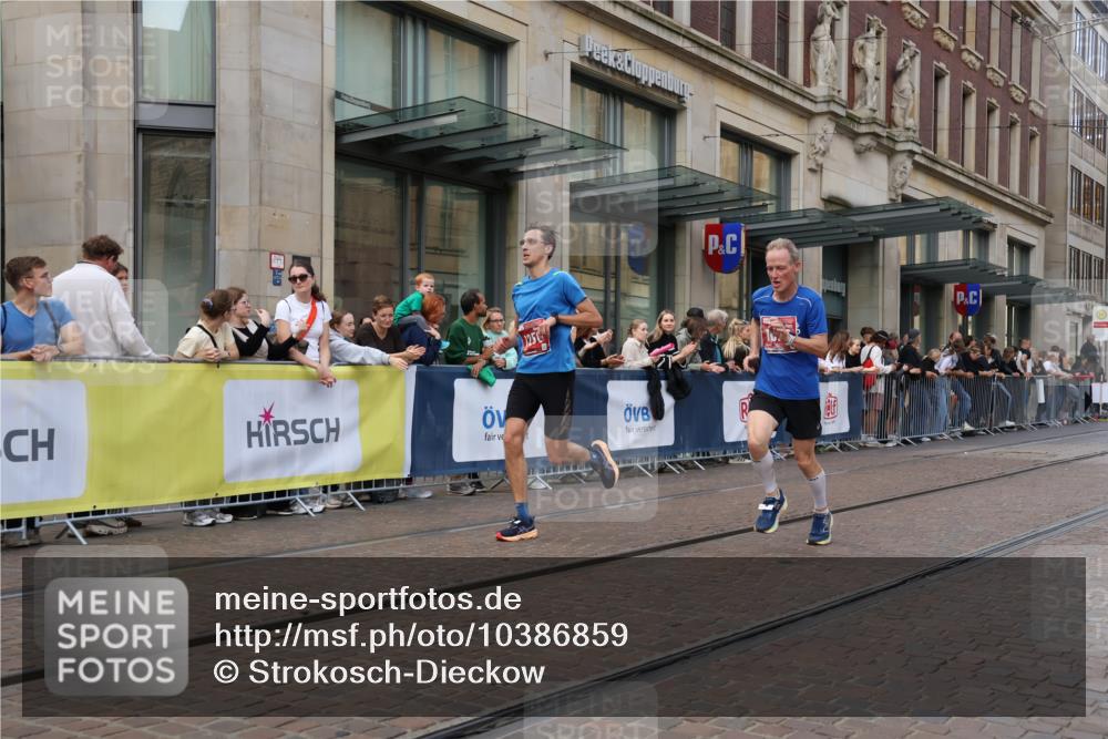 13.09.2026 - 21. swb-Marathon Bremen Strokosch-Dieckow http://msf.ph/oto/10386859 13.09.2026 12:54:24 Ziel 1020, 1256, 1629, 6112, 9399, 9617 meine-sportfotos.de