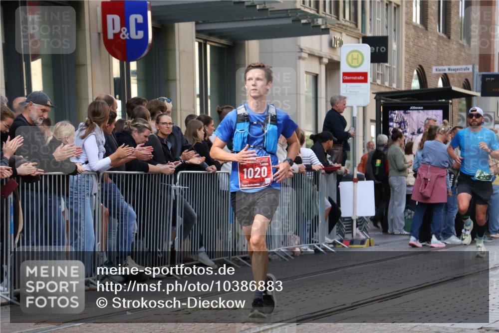 13.09.2026 - 21. swb-Marathon Bremen Strokosch-Dieckow http://msf.ph/oto/10386883 13.09.2026 12:54:44 Ziel 13085, 1020 meine-sportfotos.de