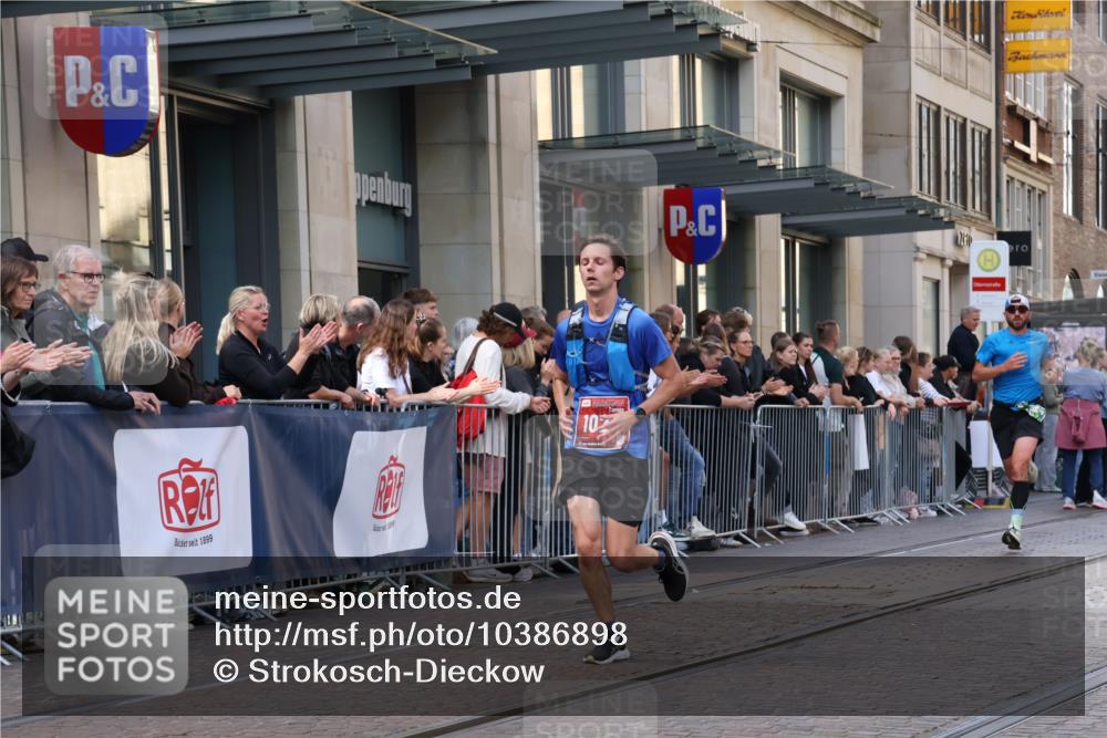 13.09.2026 - 21. swb-Marathon Bremen Strokosch-Dieckow http://msf.ph/oto/10386898 13.09.2026 12:54:45 Ziel 3744, 13085, 1020 meine-sportfotos.de