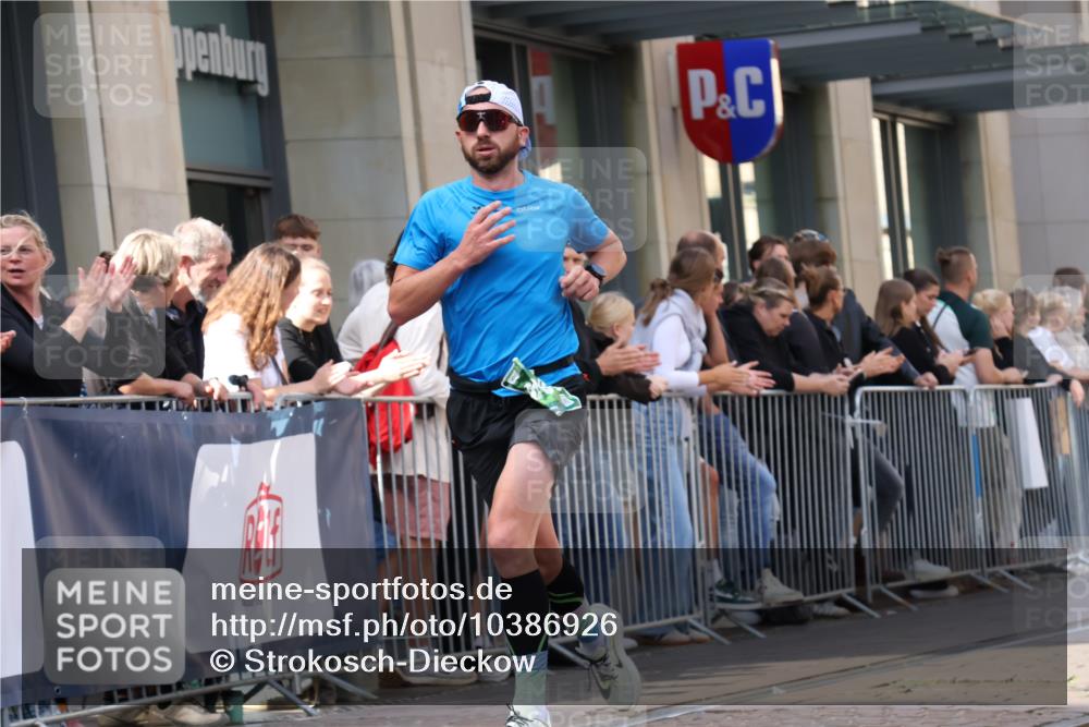 13.09.2026 - 21. swb-Marathon Bremen Strokosch-Dieckow http://msf.ph/oto/10386926 13.09.2026 12:54:47 Ziel 3744, 13085, 1020 meine-sportfotos.de
