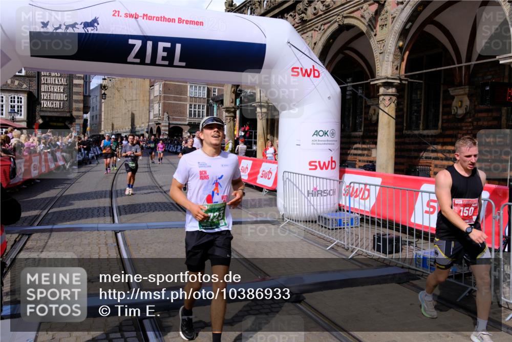 13.09.2026 - 21. swb-Marathon Bremen Tim E. http://msf.ph/oto/10386933 13.09.2026 13:26:37 Ziel 1649, 2434, 2658, 3603, 3983, 4723, 4724, 5747, 5854, 5906, 5934, 5992, 6230, 6639, 7626, 8817, 13195 meine-sportfotos.de