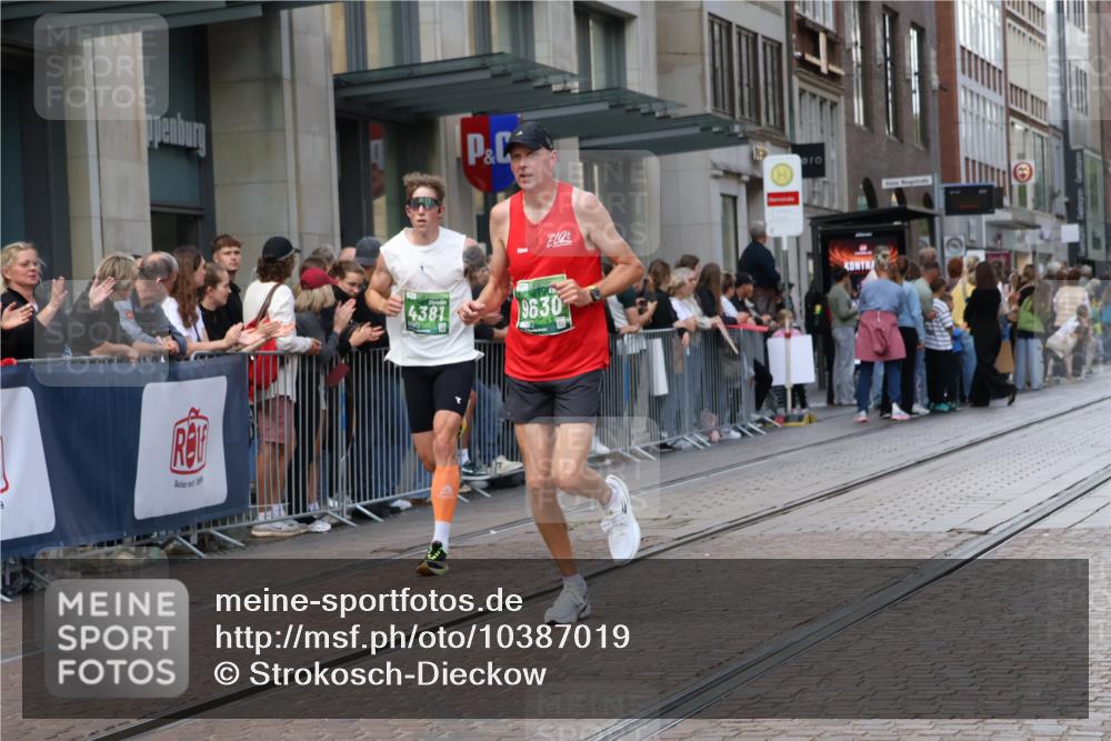13.09.2026 - 21. swb-Marathon Bremen Strokosch-Dieckow http://msf.ph/oto/10387019 13.09.2026 12:55:23 Ziel 299, 1724, 2072, 4381, 5163, 9630, 10034, 3744 meine-sportfotos.de