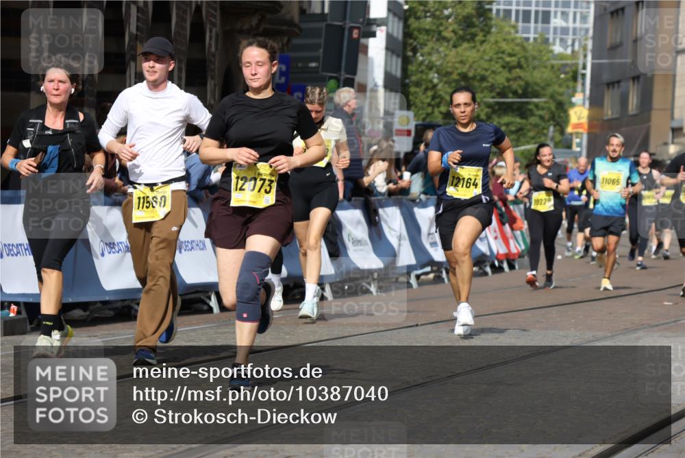 13.09.2026 - 21. swb-Marathon Bremen Strokosch-Dieckow http://msf.ph/oto/10387040 13.09.2026 11:08:32 Ziel 10135, 10188, 10404, 10493, 10767, 10793, 10851, 10859, 11032, 11263, 11404, 11509, 11659, 11831, 11833, 11958, 12160, 12248, 12315, 12325, 12384, 12389, 10399, 10609, 11358, 11421, 11678, 11710, 11718, 11834, 12162, 12517 meine-sportfotos.de