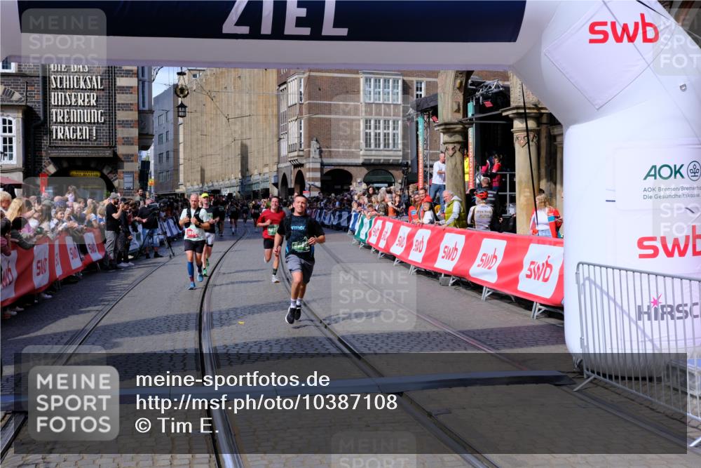 13.09.2026 - 21. swb-Marathon Bremen Tim E. http://msf.ph/oto/10387108 13.09.2026 13:26:52 Ziel 1368, 1649, 2779, 3526, 3603, 3852, 4077, 4598, 5992, 6289, 6375, 6548, 9260, 13195 meine-sportfotos.de