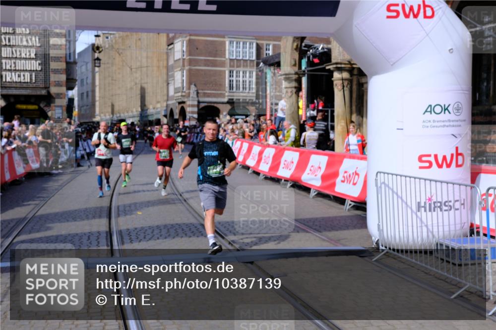 13.09.2026 - 21. swb-Marathon Bremen Tim E. http://msf.ph/oto/10387139 13.09.2026 13:26:52 Ziel 1368, 1649, 2779, 3526, 3603, 3852, 4077, 4598, 5992, 6289, 6375, 6548, 9260, 13195 meine-sportfotos.de