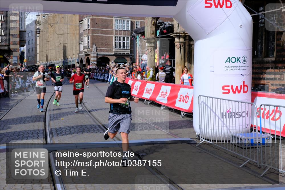 13.09.2026 - 21. swb-Marathon Bremen Tim E. http://msf.ph/oto/10387155 13.09.2026 13:26:53 Ziel 1368, 1649, 2779, 3526, 3603, 3852, 4077, 4598, 6289, 6375, 6548, 8112, 9260, 13195 meine-sportfotos.de