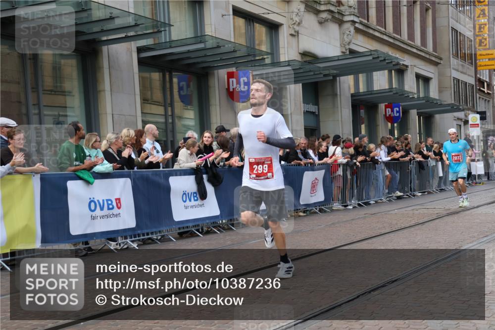 13.09.2026 - 21. swb-Marathon Bremen Strokosch-Dieckow http://msf.ph/oto/10387236 13.09.2026 12:55:45 Ziel 250, 1583, 2072, 5163, 6630, 10034, 13080, 299, 1724, 2072, 4381, 5163, 9630, 10034 meine-sportfotos.de