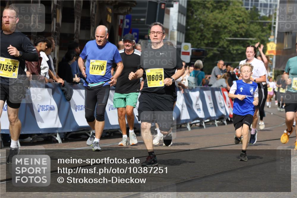 13.09.2026 - 21. swb-Marathon Bremen Strokosch-Dieckow http://msf.ph/oto/10387251 13.09.2026 11:08:48 Ziel 10229, 11065, 11124, 11509, 11560, 11561, 11678, 11888, 11968, 12073, 12162, 12164, 12315, 12410, 12516, 10217, 10455, 10599, 11011, 11053, 11074, 11434, 11531, 11812, 11905, 12192, 12353, 12438, 12554 meine-sportfotos.de