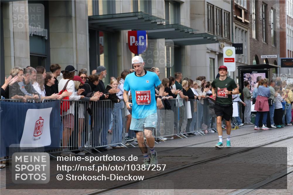 13.09.2026 - 21. swb-Marathon Bremen Strokosch-Dieckow http://msf.ph/oto/10387257 13.09.2026 12:55:46 Ziel 250, 1583, 6630, 13080, 299, 1724, 2072, 4381, 5163, 9630, 10034 meine-sportfotos.de