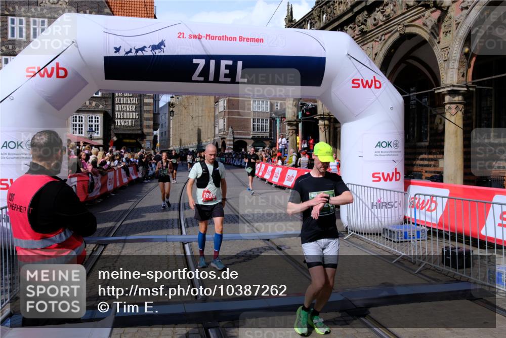 13.09.2026 - 21. swb-Marathon Bremen Tim E. http://msf.ph/oto/10387262 13.09.2026 13:26:57 Ziel 1368, 2779, 3526, 3852, 3893, 4077, 4441, 4598, 5054, 6289, 6375, 6548, 6580, 8112, 9260, 13097 meine-sportfotos.de