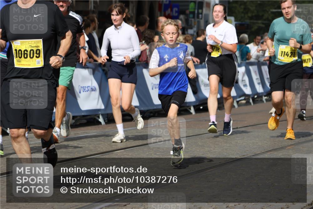 13.09.2026 - 21. swb-Marathon Bremen Strokosch-Dieckow http://msf.ph/oto/10387276 13.09.2026 11:08:50 Ziel 10229, 11065, 11124, 11509, 11560, 11561, 11678, 11834, 11888, 11968, 12073, 12162, 12164, 12315, 12410, 12516, 10217, 10455, 10570, 10599, 10630, 11011, 11053, 11074, 11138, 11434, 11531, 11812, 11905, 12192, 12353, 12438, 12554 meine-sportfotos.de
