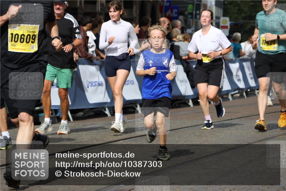 13.09.2026 - 21. swb-Marathon Bremen Strokosch-Dieckow http://msf.ph/oto/10387303 13.09.2026 11:08:51 Ziel 10229, 10609, 11065, 11124, 11509, 11560, 11561, 11678, 11834, 11888, 11968, 12073, 12162, 12164, 12315, 12410, 12516, 10217, 10321, 10455, 10570, 10599, 10630, 11011, 11053, 11074, 11138, 11531, 11812, 11905, 12192, 12438, 12554 meine-sportfotos.de