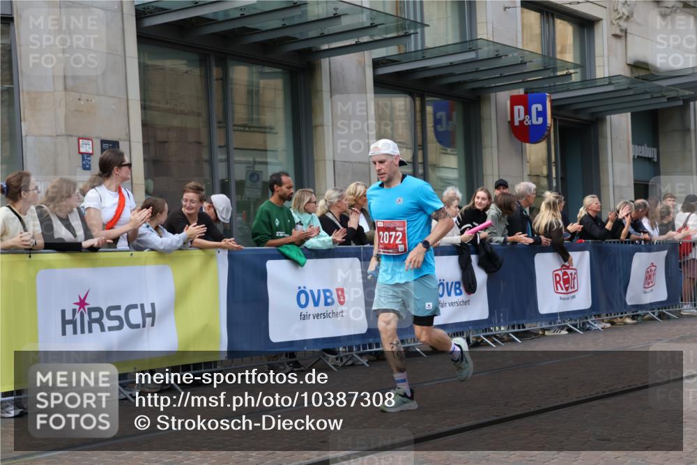 13.09.2026 - 21. swb-Marathon Bremen Strokosch-Dieckow http://msf.ph/oto/10387308 13.09.2026 12:55:49 Ziel 250, 1583, 6630, 13080, 299, 1583, 1724, 2072, 4381, 5163, 9630, 10034 meine-sportfotos.de
