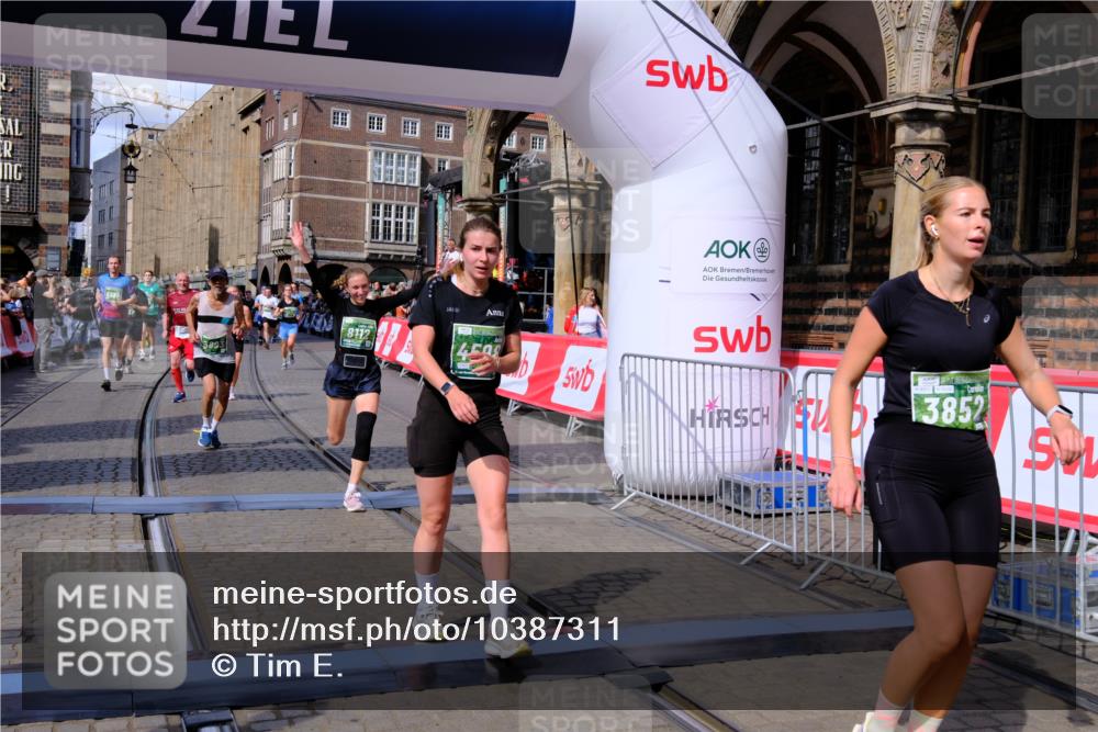 13.09.2026 - 21. swb-Marathon Bremen Tim E. http://msf.ph/oto/10387311 13.09.2026 13:27:06 Ziel 531, 946, 2089, 2779, 3076, 3302, 3510, 3527, 3852, 3893, 4327, 4441, 4598, 4919, 5054, 5937, 5943, 6289, 6314, 6375, 6455, 6548, 6580, 7246, 7317, 8112, 8303, 9150, 9551, 13097 meine-sportfotos.de