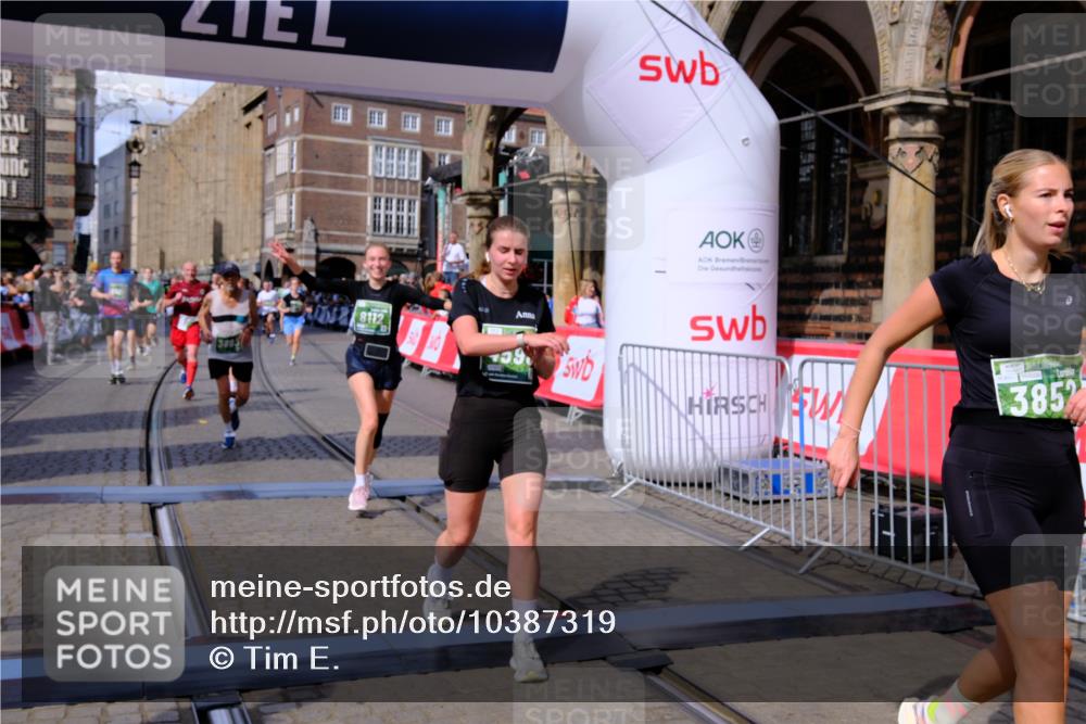 13.09.2026 - 21. swb-Marathon Bremen Tim E. http://msf.ph/oto/10387319 13.09.2026 13:27:07 Ziel 531, 946, 2089, 2779, 3076, 3302, 3510, 3527, 3852, 3893, 4327, 4441, 4598, 4919, 5054, 5689, 5937, 5943, 6289, 6314, 6375, 6455, 6580, 7246, 7317, 8112, 8303, 9150, 9551, 13097 meine-sportfotos.de