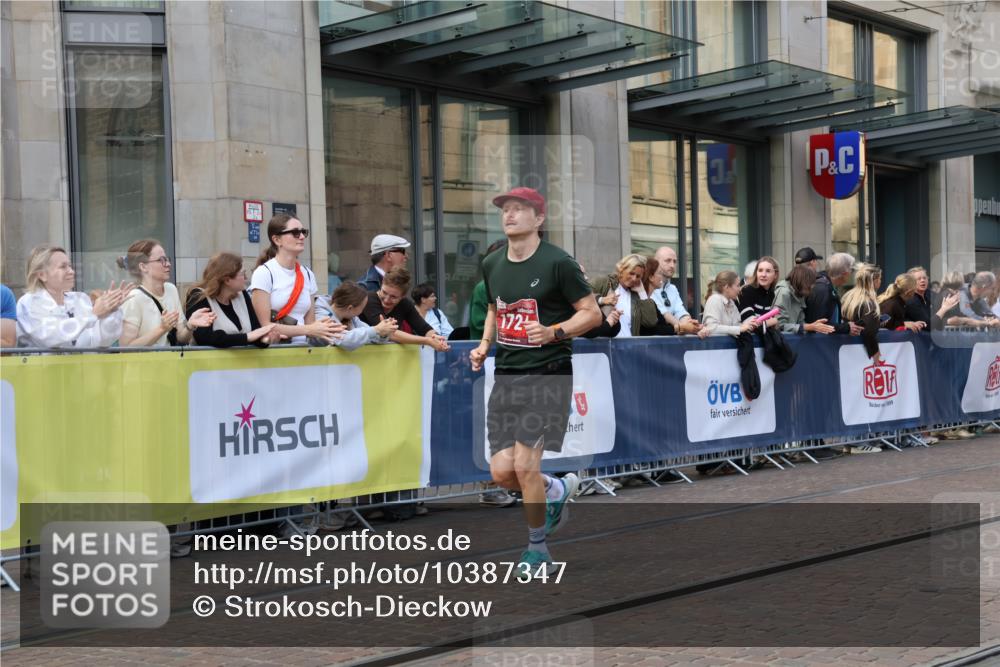13.09.2026 - 21. swb-Marathon Bremen Strokosch-Dieckow http://msf.ph/oto/10387347 13.09.2026 12:55:51 Ziel 250, 6630, 13080, 299, 1583, 1724, 2072, 4381, 5163, 9630, 10034, 13080 meine-sportfotos.de