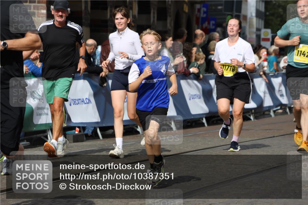 13.09.2026 - 21. swb-Marathon Bremen Strokosch-Dieckow http://msf.ph/oto/10387351 13.09.2026 11:08:51 Ziel 10229, 10609, 11065, 11124, 11509, 11560, 11561, 11678, 11834, 11888, 11968, 12073, 12162, 12164, 12315, 12410, 12516, 10217, 10321, 10455, 10570, 10599, 10630, 11011, 11053, 11074, 11138, 11531, 11812, 11905, 12192, 12438, 12554 meine-sportfotos.de
