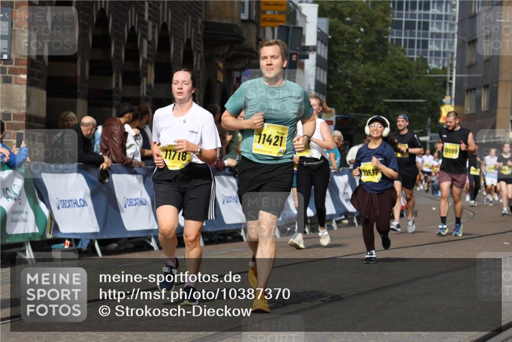 13.09.2026 - 21. swb-Marathon Bremen Strokosch-Dieckow http://msf.ph/oto/10387370 13.09.2026 11:08:52 Ziel 10229, 10609, 11065, 11124, 11560, 11561, 11678, 11834, 11888, 11968, 12073, 12162, 12164, 12315, 12410, 12516, 10217, 10321, 10455, 10570, 10630, 11011, 11053, 11074, 11138, 11531, 11812, 11905, 12192, 12337, 12438, 12554 meine-sportfotos.de