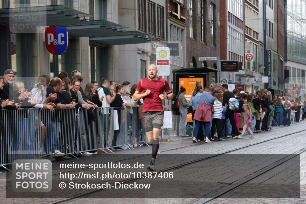 13.09.2026 - 21. swb-Marathon Bremen Strokosch-Dieckow http://msf.ph/oto/10387406 13.09.2026 12:56:03 Ziel 250, 6630, 13224, 1583, 2072, 5163, 10034, 13080 meine-sportfotos.de