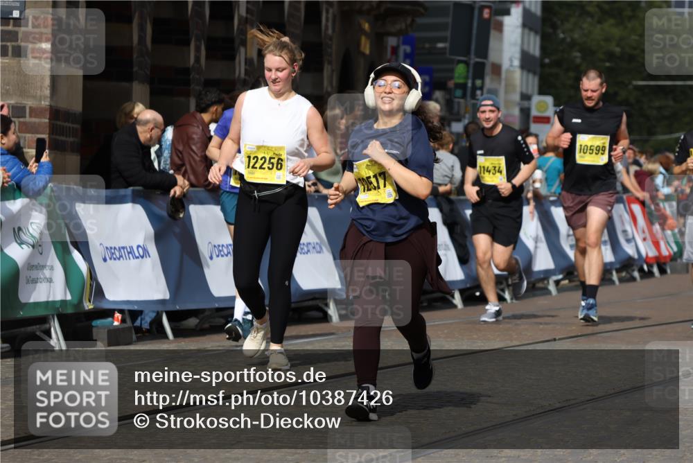 13.09.2026 - 21. swb-Marathon Bremen Strokosch-Dieckow http://msf.ph/oto/10387426 13.09.2026 11:08:55 Ziel 10229, 10399, 10609, 11065, 11124, 11358, 11421, 11560, 11561, 11678, 11710, 11718, 11834, 11888, 11968, 12073, 12162, 12164, 12410, 12516, 10217, 10321, 10455, 10570, 10630, 11011, 11091, 11138, 11304, 11531, 11578, 11812, 11905, 12155, 12192, 12337, 12554 meine-sportfotos.de