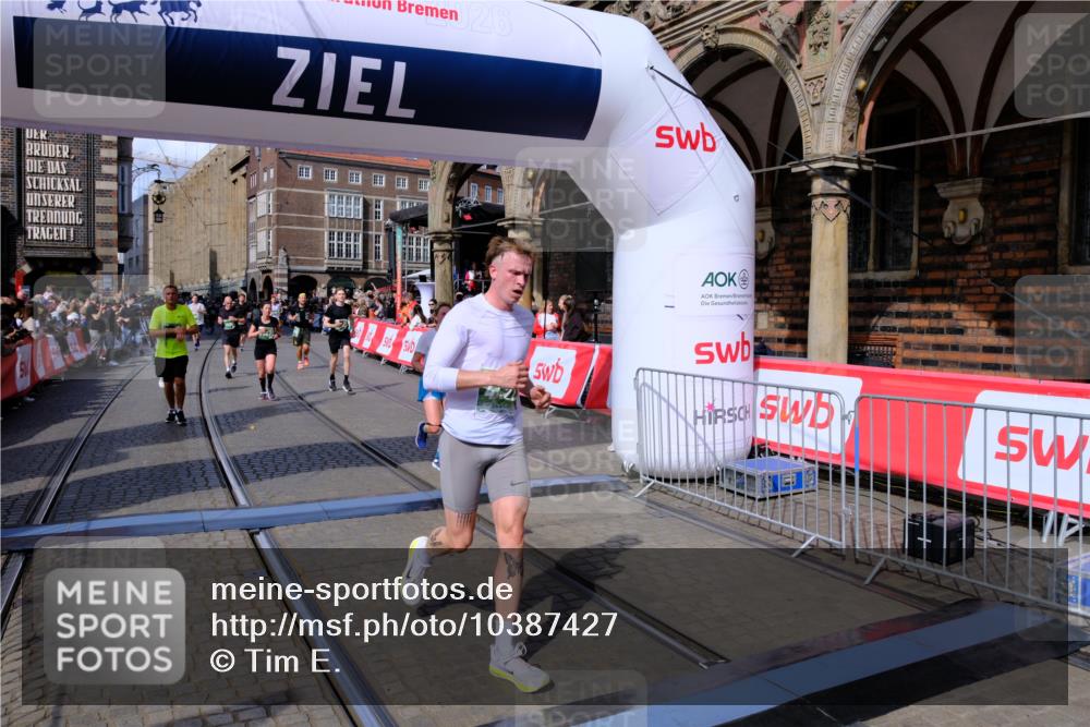 13.09.2026 - 21. swb-Marathon Bremen Tim E. http://msf.ph/oto/10387427 13.09.2026 13:28:00 Ziel 323, 440, 534, 762, 857, 1006, 1932, 2668, 2686, 3013, 3135, 3460, 3521, 3970, 4106, 4133, 4421, 4496, 4593, 4744, 5081, 5557, 6067, 6522, 7042, 7138, 7358, 8351, 9494, 9727, 13198 meine-sportfotos.de