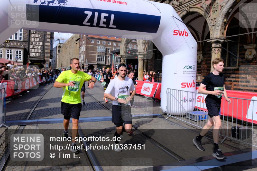 13.09.2026 - 21. swb-Marathon Bremen Tim E. http://msf.ph/oto/10387451 13.09.2026 13:28:03 Ziel 440, 534, 762, 857, 1456, 1932, 2686, 3013, 3135, 3460, 3576, 3970, 4106, 4133, 4265, 4421, 4496, 4593, 4744, 5081, 5462, 5557, 6067, 6468, 6522, 7042, 7138, 7358, 8351, 9067, 9494, 9727, 13198 meine-sportfotos.de