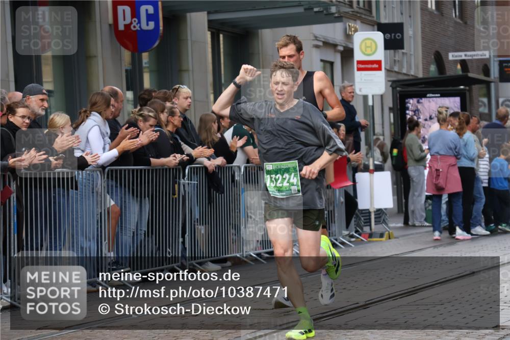 13.09.2026 - 21. swb-Marathon Bremen Strokosch-Dieckow http://msf.ph/oto/10387471 13.09.2026 12:56:19 Ziel 901, 1212, 1288, 4936, 13224, 250, 6630 meine-sportfotos.de