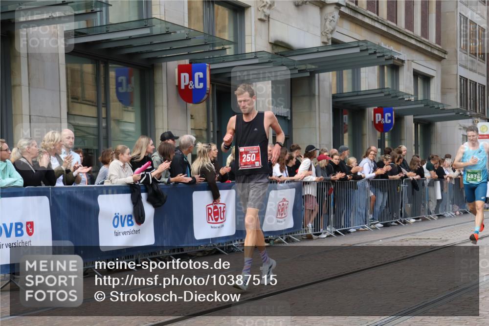 13.09.2026 - 21. swb-Marathon Bremen Strokosch-Dieckow http://msf.ph/oto/10387515 13.09.2026 12:56:21 Ziel 901, 1212, 1288, 4936, 13224, 250, 6630 meine-sportfotos.de