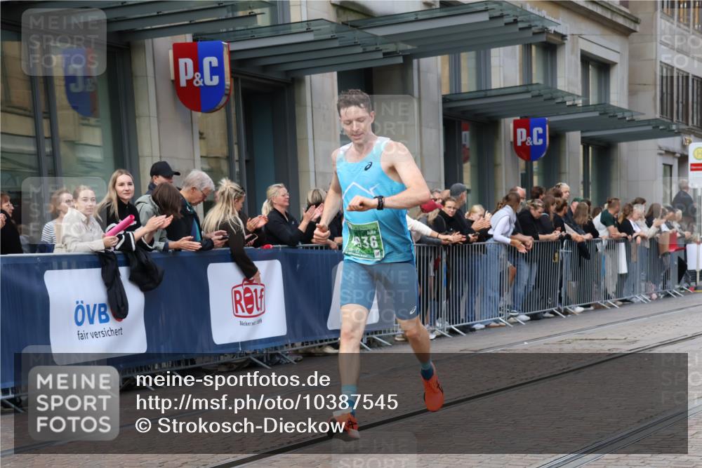 13.09.2026 - 21. swb-Marathon Bremen Strokosch-Dieckow http://msf.ph/oto/10387545 13.09.2026 12:56:23 Ziel 901, 1212, 1288, 4936, 7118, 13224, 250, 6630 meine-sportfotos.de