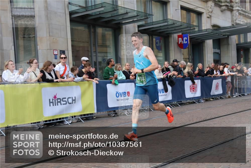 13.09.2026 - 21. swb-Marathon Bremen Strokosch-Dieckow http://msf.ph/oto/10387561 13.09.2026 12:56:23 Ziel 901, 1212, 1288, 4936, 7118, 13224, 250, 6630 meine-sportfotos.de