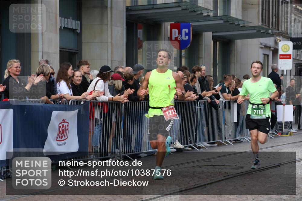 13.09.2026 - 21. swb-Marathon Bremen Strokosch-Dieckow http://msf.ph/oto/10387576 13.09.2026 12:56:40 Ziel 365, 573, 6201, 7118, 7671, 901, 1212, 1288, 4936, 13224 meine-sportfotos.de