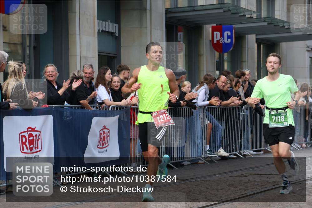13.09.2026 - 21. swb-Marathon Bremen Strokosch-Dieckow http://msf.ph/oto/10387584 13.09.2026 12:56:40 Ziel 365, 573, 6201, 7118, 7671, 901, 1212, 1288, 4936, 13224 meine-sportfotos.de