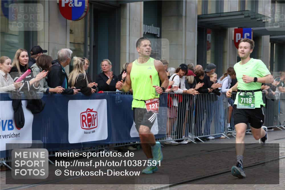 13.09.2026 - 21. swb-Marathon Bremen Strokosch-Dieckow http://msf.ph/oto/10387591 13.09.2026 12:56:41 Ziel 365, 573, 3368, 6201, 7118, 7671, 901, 1212, 1288, 4936, 13224 meine-sportfotos.de
