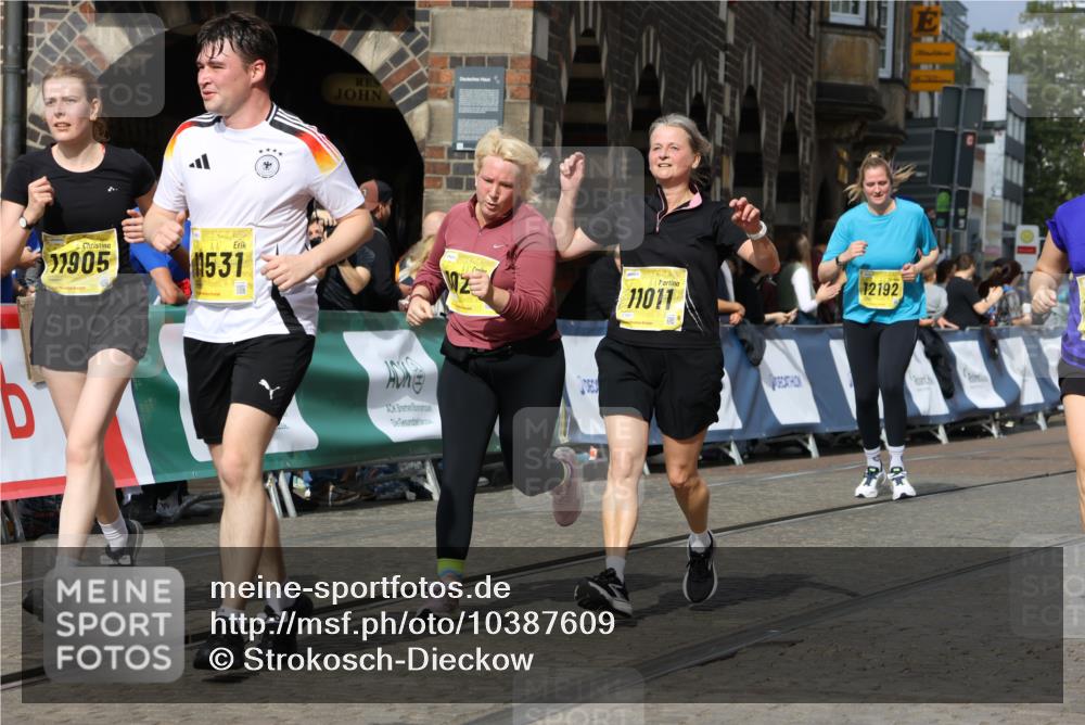 13.09.2026 - 21. swb-Marathon Bremen Strokosch-Dieckow http://msf.ph/oto/10387609 13.09.2026 11:09:09 Ziel 10217, 10399, 10469, 10599, 10609, 11053, 11074, 11358, 11421, 11434, 11710, 11718, 11812, 11834, 12256, 12353, 12438, 12517, 10314, 10556, 10664, 10686, 10694, 10769, 10823, 10983, 11764, 11882, 11883, 11914, 11915, 11987, 11995, 12155, 12322, 12491, 13607 meine-sportfotos.de