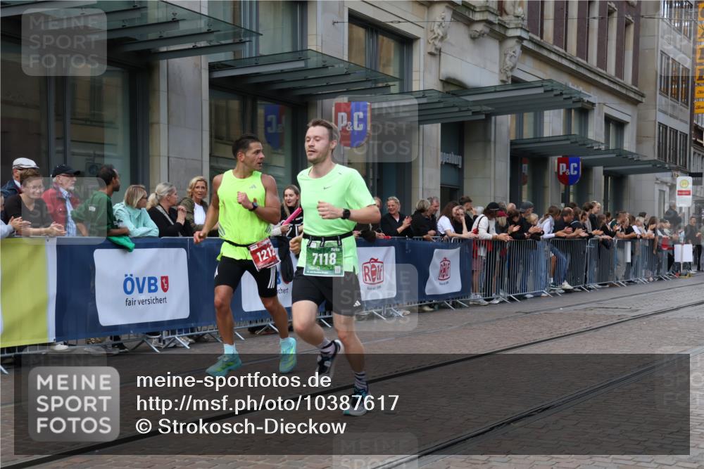 13.09.2026 - 21. swb-Marathon Bremen Strokosch-Dieckow http://msf.ph/oto/10387617 13.09.2026 12:56:42 Ziel 365, 573, 850, 3368, 6201, 7118, 7671, 901, 1212, 1288, 4936, 13224 meine-sportfotos.de