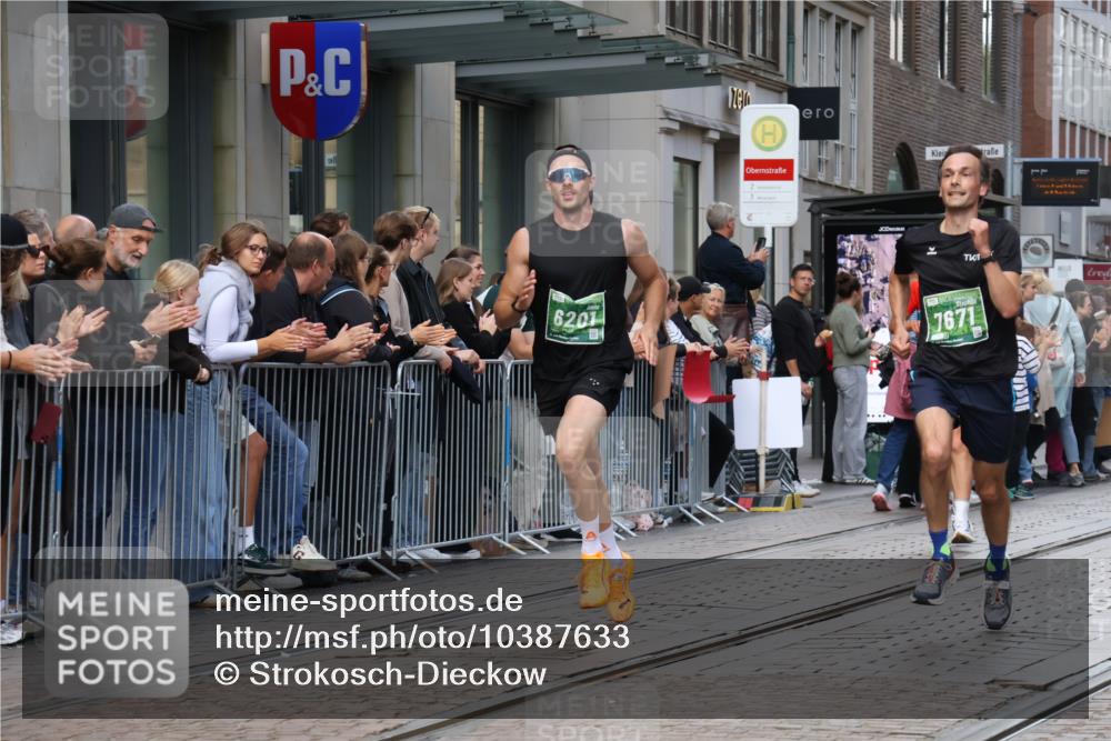 13.09.2026 - 21. swb-Marathon Bremen Strokosch-Dieckow http://msf.ph/oto/10387633 13.09.2026 12:56:44 Ziel 365, 573, 850, 3368, 6201, 7118, 7671, 901, 1212, 1288, 4936, 13224 meine-sportfotos.de