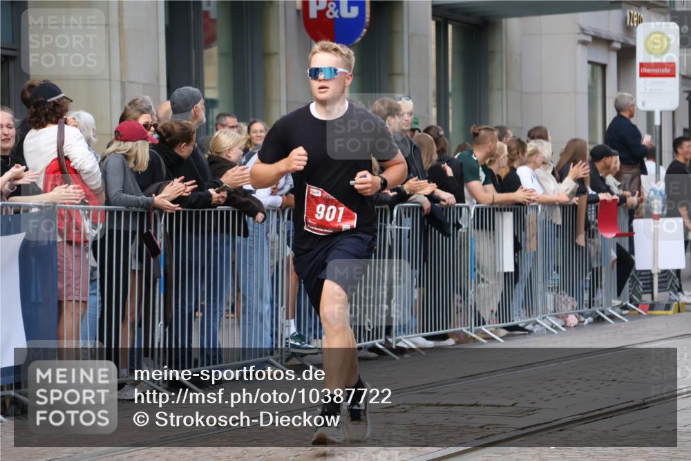 13.09.2026 - 21. swb-Marathon Bremen Strokosch-Dieckow http://msf.ph/oto/10387722 13.09.2026 12:56:53 Ziel 365, 573, 850, 3368, 5912, 6201, 901, 1212, 1288, 4936, 6201, 7118, 7671 meine-sportfotos.de