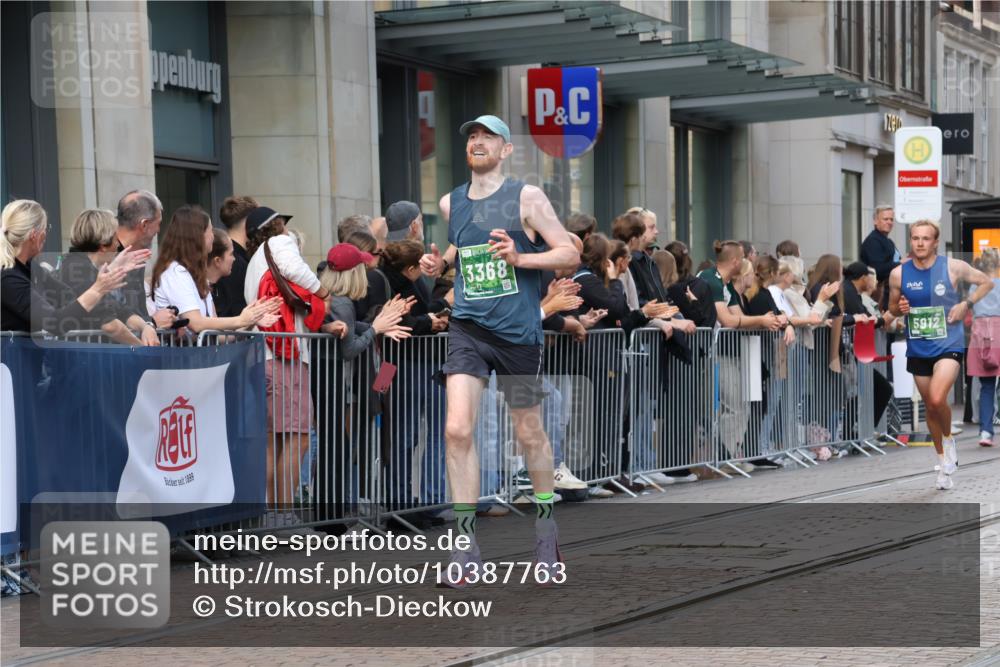 13.09.2026 - 21. swb-Marathon Bremen Strokosch-Dieckow http://msf.ph/oto/10387763 13.09.2026 12:56:59 Ziel 850, 1875, 2986, 3368, 5912, 6264, 365, 573, 901, 6201, 7118, 7671 meine-sportfotos.de