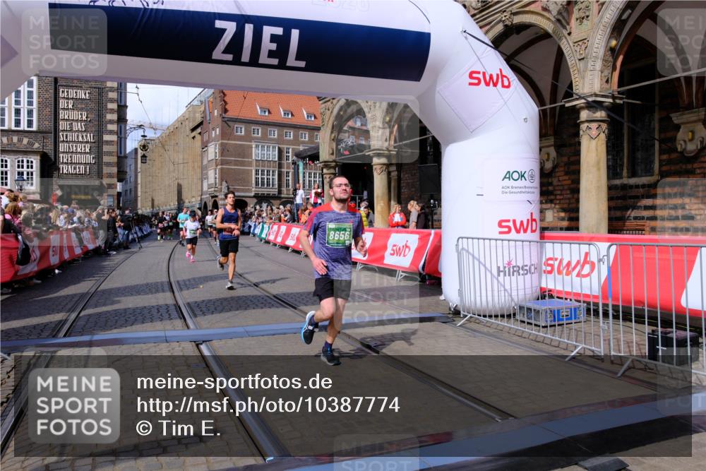13.09.2026 - 21. swb-Marathon Bremen Tim E. http://msf.ph/oto/10387774 13.09.2026 13:28:25 Ziel 1343, 2977, 3114, 3334, 3480, 4506, 5360, 5889, 6182, 7926, 8188, 8656, 9145, 9167, 9168, 9543, 9738, 9881, 13069 meine-sportfotos.de