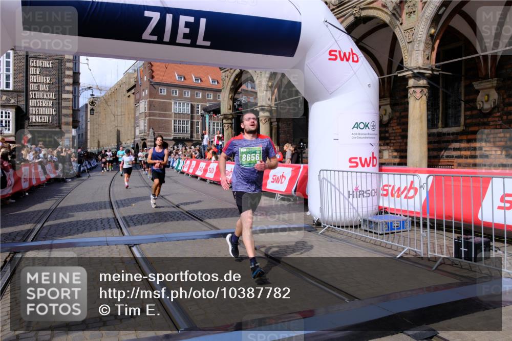 13.09.2026 - 21. swb-Marathon Bremen Tim E. http://msf.ph/oto/10387782 13.09.2026 13:28:25 Ziel 1343, 2977, 3114, 3334, 3480, 4506, 5360, 5889, 6182, 7926, 8188, 8656, 9145, 9167, 9168, 9543, 9738, 9881, 13069 meine-sportfotos.de