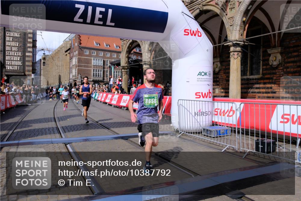 13.09.2026 - 21. swb-Marathon Bremen Tim E. http://msf.ph/oto/10387792 13.09.2026 13:28:25 Ziel 1343, 2977, 3114, 3334, 3480, 4506, 5360, 5889, 6182, 7926, 8188, 8656, 9145, 9167, 9168, 9543, 9738, 9881, 13069 meine-sportfotos.de