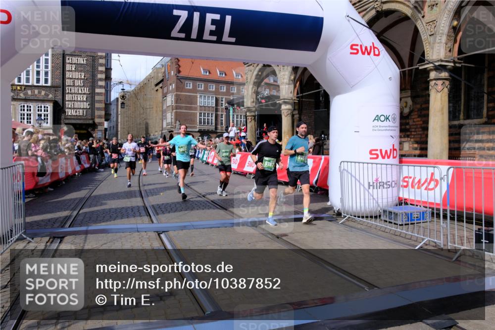 13.09.2026 - 21. swb-Marathon Bremen Tim E. http://msf.ph/oto/10387852 13.09.2026 13:28:30 Ziel 178, 210, 1460, 2047, 2977, 3114, 3334, 3597, 4506, 5250, 5360, 5889, 6182, 7926, 8656, 9167, 9168, 9543, 9738, 9881 meine-sportfotos.de