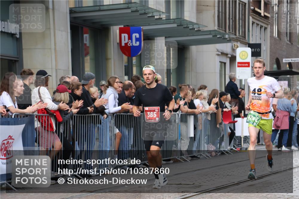 13.09.2026 - 21. swb-Marathon Bremen Strokosch-Dieckow http://msf.ph/oto/10387860 13.09.2026 12:57:14 Ziel 919, 1875, 2986, 4795, 6264, 365, 573, 850, 3368, 5912, 6201, 7671 meine-sportfotos.de