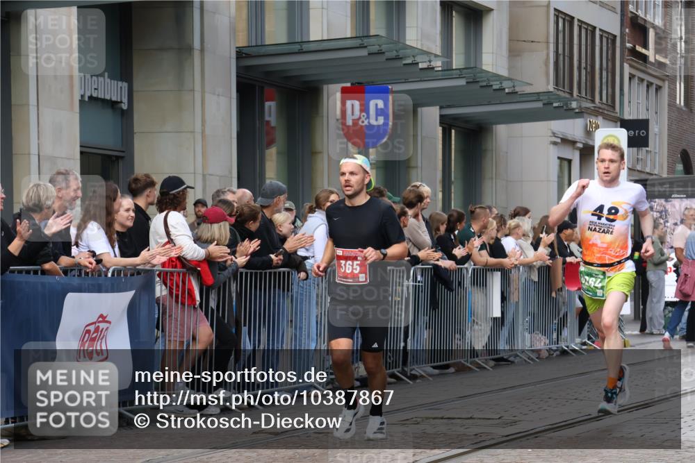 13.09.2026 - 21. swb-Marathon Bremen Strokosch-Dieckow http://msf.ph/oto/10387867 13.09.2026 12:57:15 Ziel 919, 1875, 2986, 4795, 6264, 365, 573, 850, 3368, 5912, 6201, 7671 meine-sportfotos.de