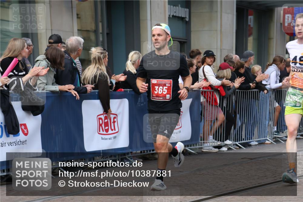 13.09.2026 - 21. swb-Marathon Bremen Strokosch-Dieckow http://msf.ph/oto/10387881 13.09.2026 12:57:16 Ziel 919, 1875, 2986, 4795, 6264, 365, 573, 850, 3368, 5912, 6201, 7671 meine-sportfotos.de